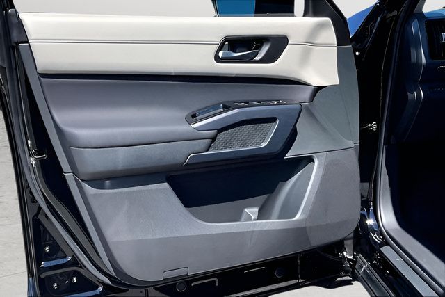 New 2026 Nissan Pathfinder SL FWD image 11