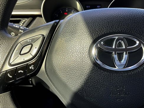 Used 2020 Toyota C-HR LE image 18