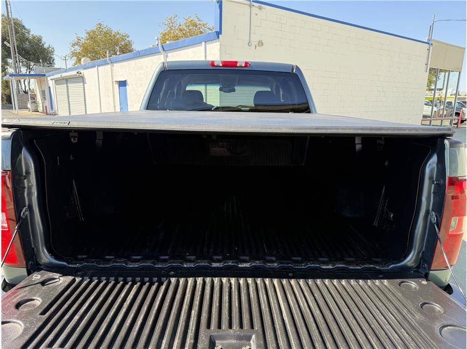 Used 2008 Chevrolet Silverado 2500 LT w/ 1LT Convenience Package AWD/4WD image 15