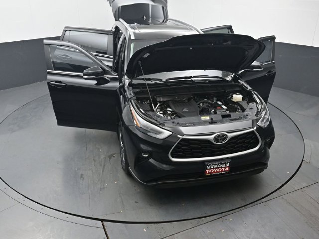 Used 2025 Toyota Highlander XLE AWD/4WD image 54