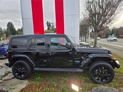 Used 2021 Jeep Wrangler Unlimited Sahara w/ Cold Weather Group image 6