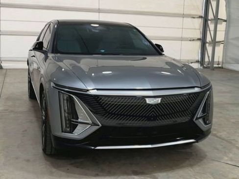 Used 2024 Cadillac Lyriq Luxury AWD/4WD image 6