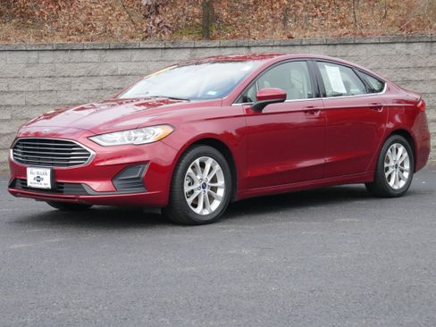 Used 2019 Ford Fusion SE image 1