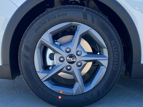 New 2026 Kia K4 LXS image 10