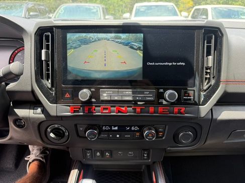 Used 2026 Nissan Frontier PRO-4X AWD/4WD image 6