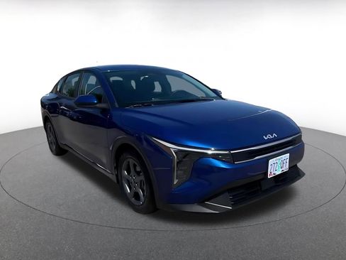 Used 2025 Kia K4 FWD image 3