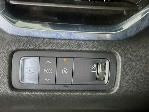 Used 2025 GMC Acadia Elevation image 16