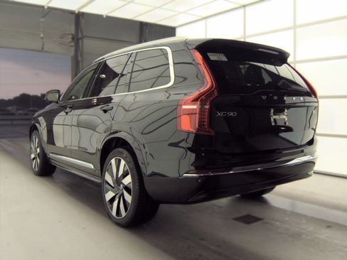 Used 2024 Volvo XC90 T8 Plus AWD/4WD image 3