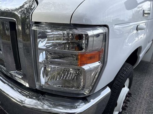 Used 2022 Ford E-350 and Econoline 350 Super Duty image 10