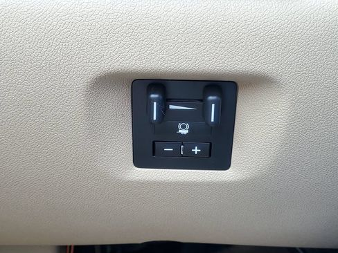Used 2013 Chevrolet Tahoe LTZ AWD/4WD image 20