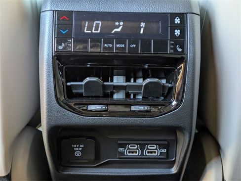 Used 2025 Jeep Grand Cherokee L Limited w/ Luxury Tech Group II image 16