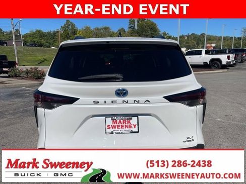 Used 2024 Toyota Sienna XLE image 7