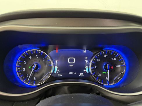 Used 2022 Chrysler Pacifica Touring-L FWD image 22