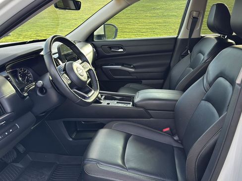 Used 2024 Nissan Pathfinder SL image 8