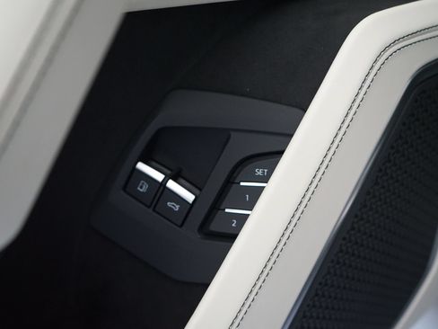 Used 2025 Lamborghini Urus SE AWD/4WD image 29