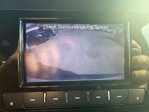 Used 2015 Chevrolet Suburban 2WD image 20