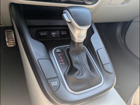 Used 2022 Kia Soul LX image 8