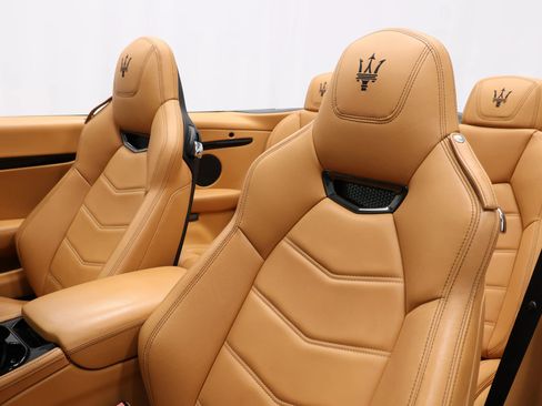 Used 2018 Maserati GranTurismo Sport image 14