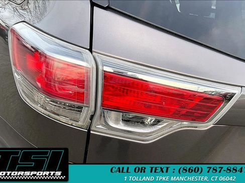 Used 2016 Toyota Highlander LE AWD/4WD image 30