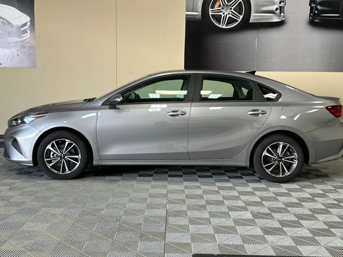 Used 2023 Kia Forte LXS w/ LXS Technology Package FWD image 7