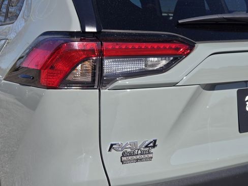 Used 2023 Toyota RAV4 XLE Premium image 9