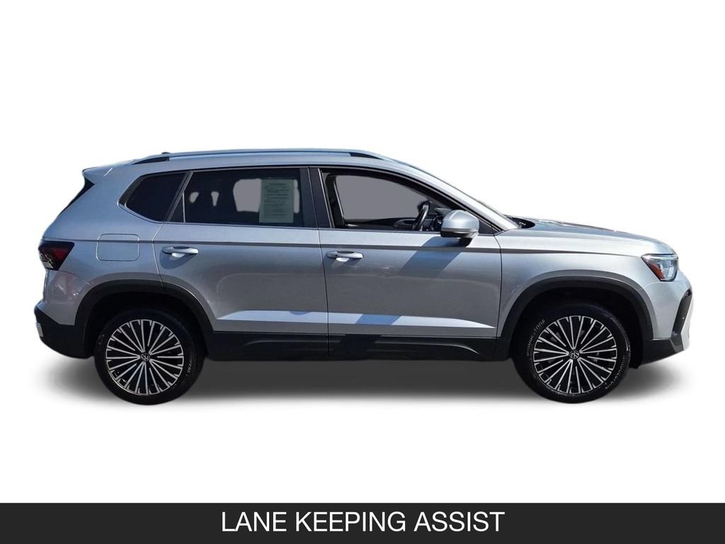Used 2025 Volkswagen Taos SE FWD image 6
