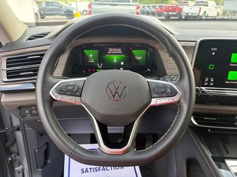 Used 2025 Volkswagen Atlas SEL AWD/4WD image 16