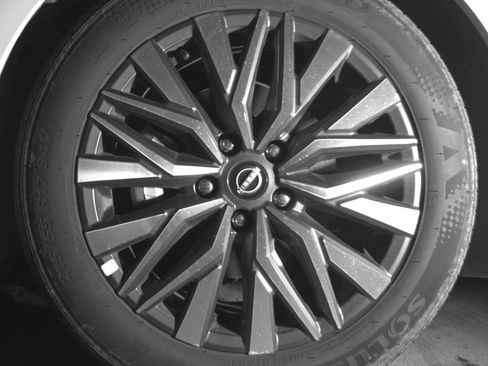Used 2025 Nissan Altima 2.5 SV FWD image 15