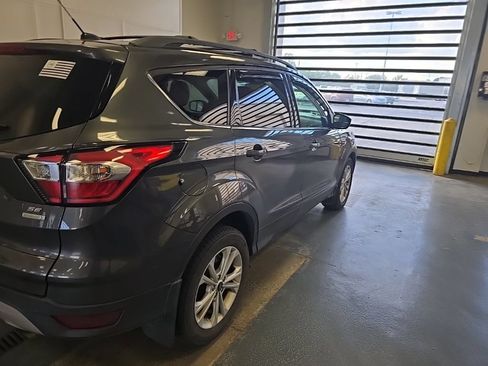 Used 2018 Ford Escape SE w/ Ford Safe & Smart Package FWD image 3