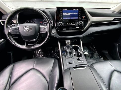 Used 2021 Toyota Highlander XLE FWD image 19
