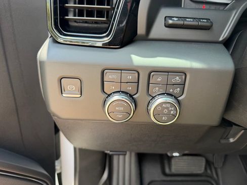 Used 2025 GMC Sierra 3500 AT4 w/ AT4 Premium Plus Package AWD/4WD image 31