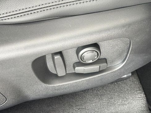 New 2026 Land Rover Range Rover Velar S image 34