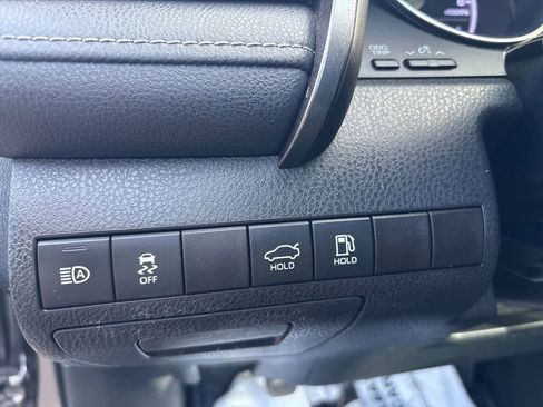 Used 2020 Toyota Camry SE image 15