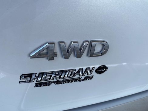 Used 2024 INFINITI QX80 Sensory image 8