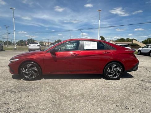 Used 2025 Hyundai Elantra Sport FWD image 2