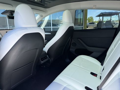 Used 2024 Tesla Model Y 2WD image 38