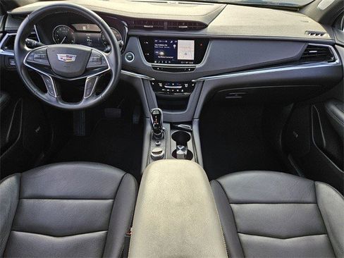 Certified 2025 Cadillac XT5 Premium Luxury image 17