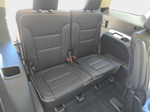 Used 2023 GMC Acadia Denali w/ Denali Ultimate Package AWD/4WD image 16