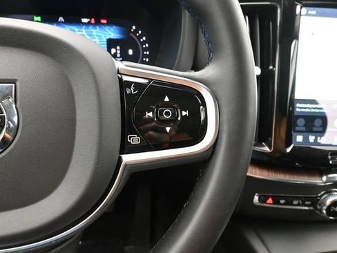 Used 2023 Volvo XC60 B5 Plus w/ Climate Package AWD/4WD image 24