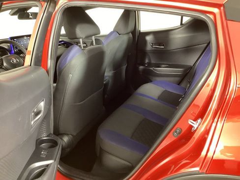 Used 2020 Toyota C-HR XLE FWD image 30