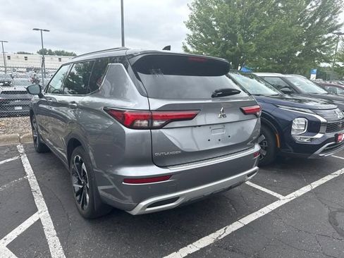 Used 2023 Mitsubishi Outlander SEL AWD/4WD image 3