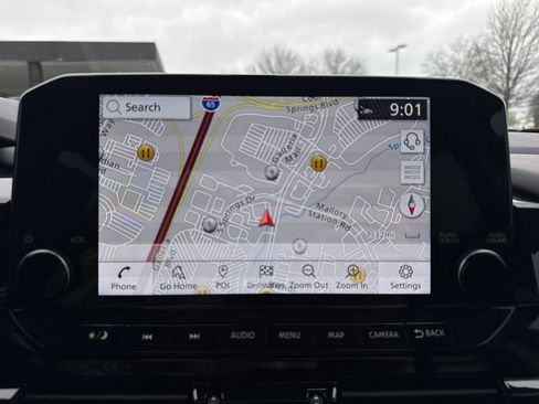 Used 2024 Nissan Pathfinder Platinum w/ Cargo Package image 19