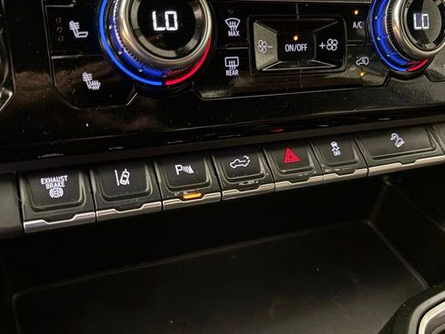 Used 2024 GMC Sierra 3500 Denali Ultimate AWD/4WD image 37