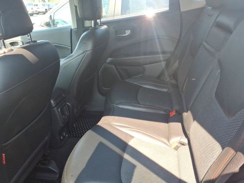 Used 2019 Jeep Compass Trailhawk AWD/4WD image 8