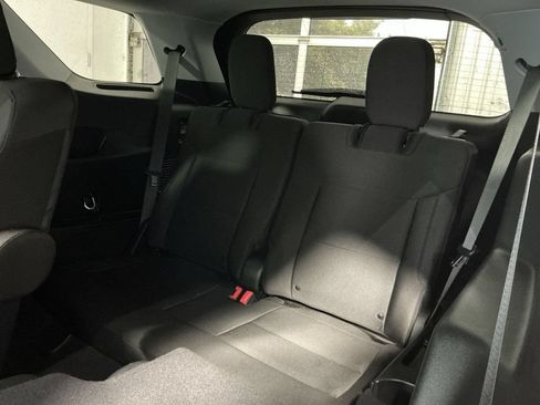 Used 2023 Ford Explorer XLT AWD/4WD image 24