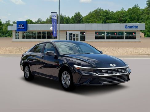 New 2026 Hyundai Elantra Blue image 11