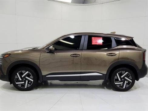 Certified 2025 Nissan Kicks SV FWD image 5