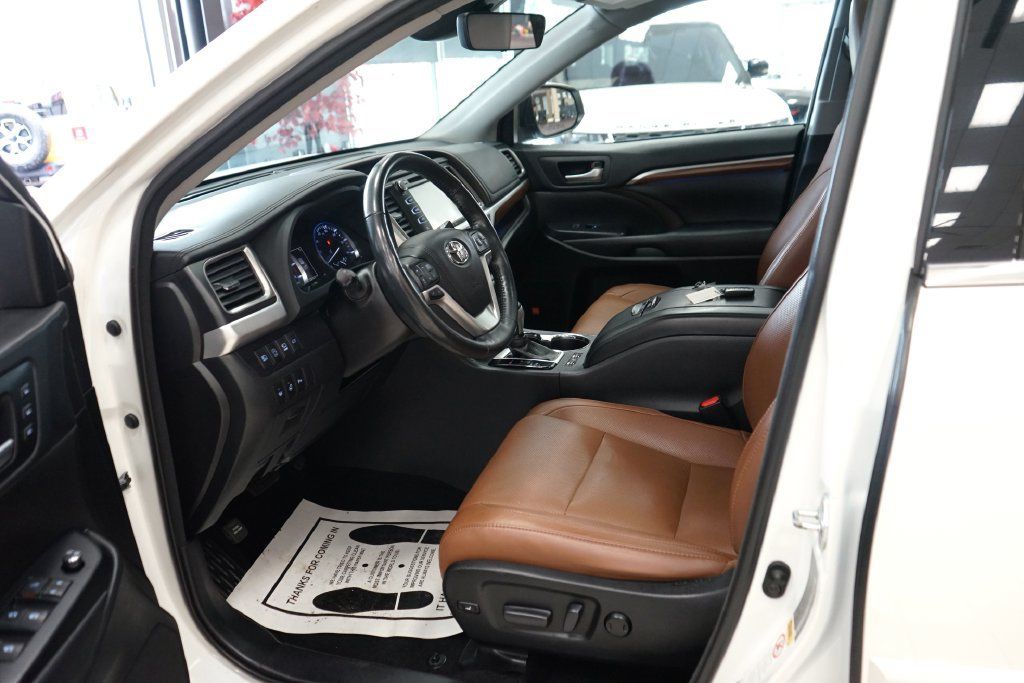 Used 2018 Toyota Highlander Limited Platinum AWD/4WD image 28
