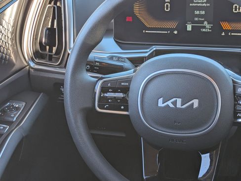 Certified 2025 Kia Sorento LX image 17
