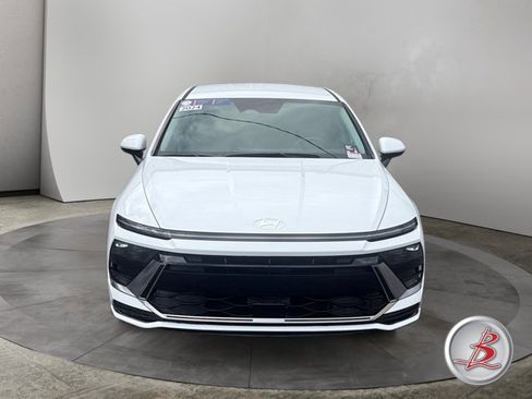 Used 2024 Hyundai Sonata SEL FWD image 2